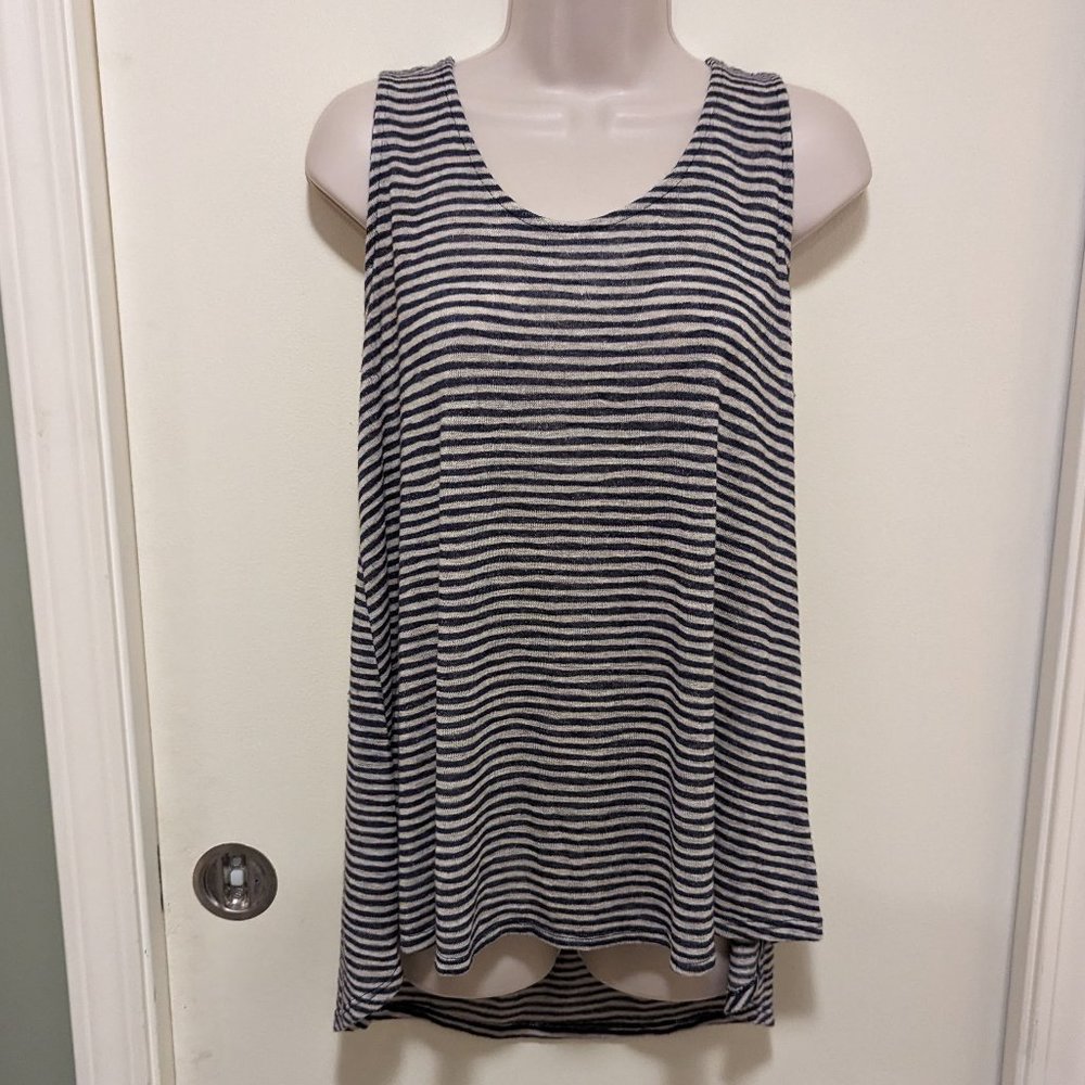 Women's W5 Sleeveless High Low Top with Zipper back Gray Stipe Size Medium